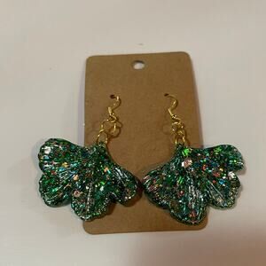 Handmade epoxy resin flower dangle earrings - Green chunky holographic glitter‎
